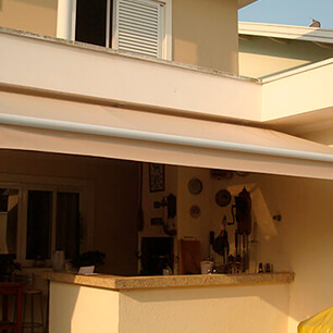 Toldo articulado em Valinhos